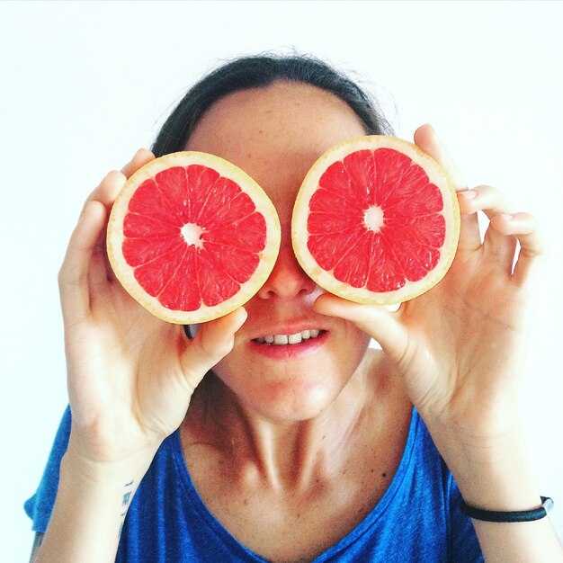 Сколько витамина C в 100 граммах грейпфрута?