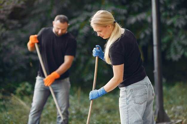 Проведение акций по уборке с участием детей и сотрудников